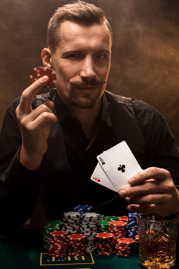 Meja permainan Teen Patti dengan dealer profesional